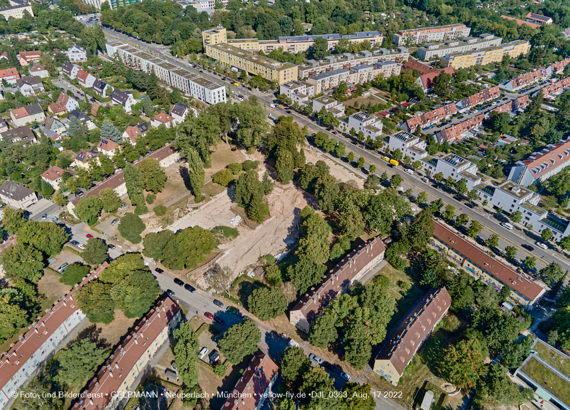 17.08.2022 - Luftbilder von der Baustelle Maikäfersiedlung in Berg am Laim